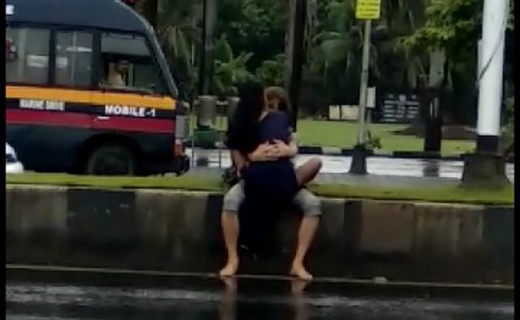 sex on roadsid...